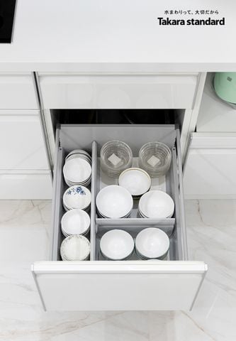 Hệ Tủ Bếp Nhật Bản Cao Cấp Treasia Chữ L Màu VSW - Nhà phố Phú Nhuận