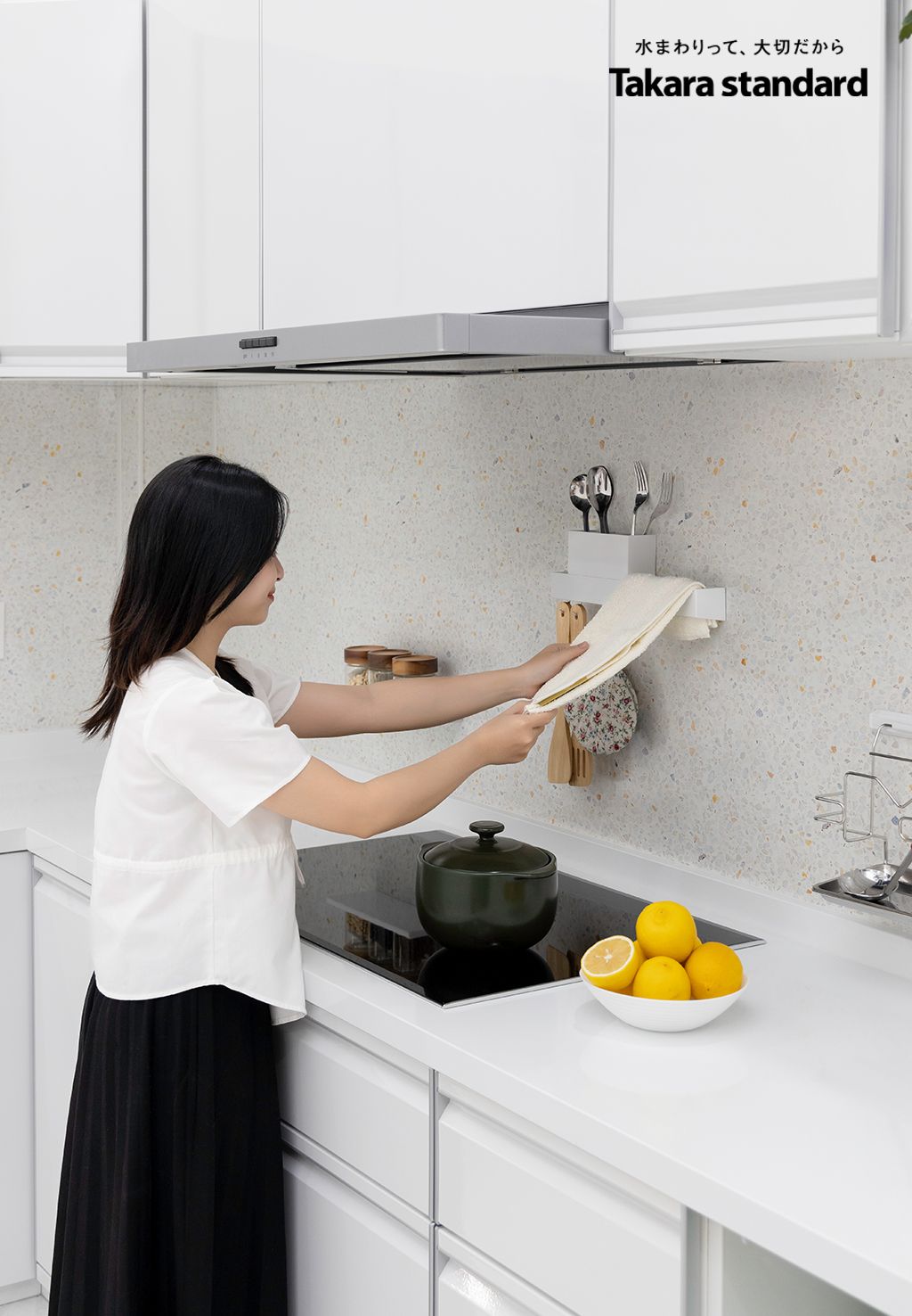 Hệ Tủ Bếp Nhật Bản Cao Cấp Treasia Chữ L Màu VSW - Nhà phố Phú Nhuận