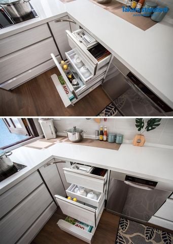 Hệ Tủ Bếp Nhật Bản LEMURE Chữ L Màu Trắng Vân Gỗ - Công Trình Thảo Điền Quận 2