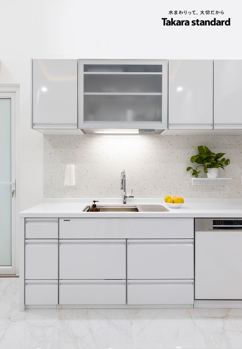 Hệ Tủ Bếp Nhật Bản Cao Cấp Treasia Chữ L Màu VSW - Nhà phố Phú Nhuận