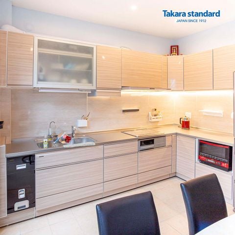 Tủ Bếp Treasia Chữ L Màu VWV (Vân Gỗ Sáng) - Nhà Phố Q. Phú Nhuận