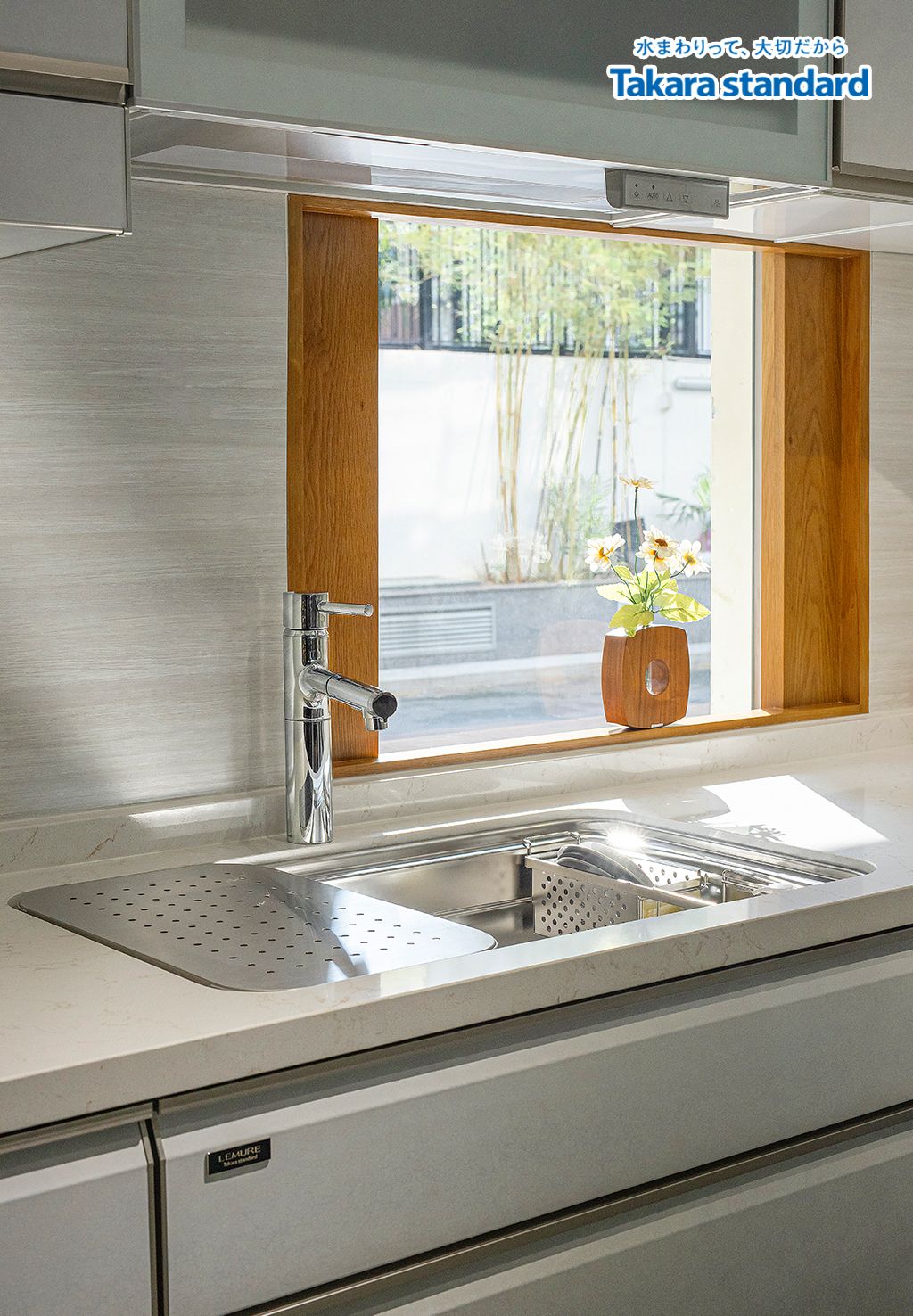 Hệ Tủ Bếp Lemure Chữ L Cao Cấp Chuyển Sắc - Showroom Q.2