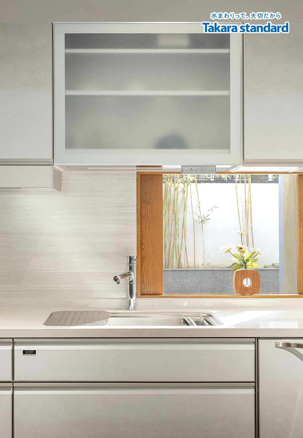 Hệ Tủ Bếp Lemure Chữ L Cao Cấp Chuyển Sắc - Showroom Q.2