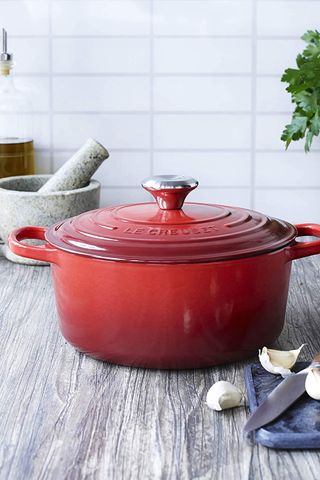 Nồi LeCreuset Bräter rund Evo 24cm Kirsche màu đỏ