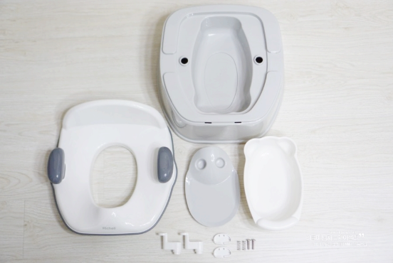  Set bô / Nắp bồn toilet tập đi vệ sinh cho bé Richell 