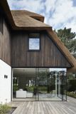  CONTEMPORARY HOUSES & INTERIORS_Wim Pauwels_9782875500953_Beta-Plus 