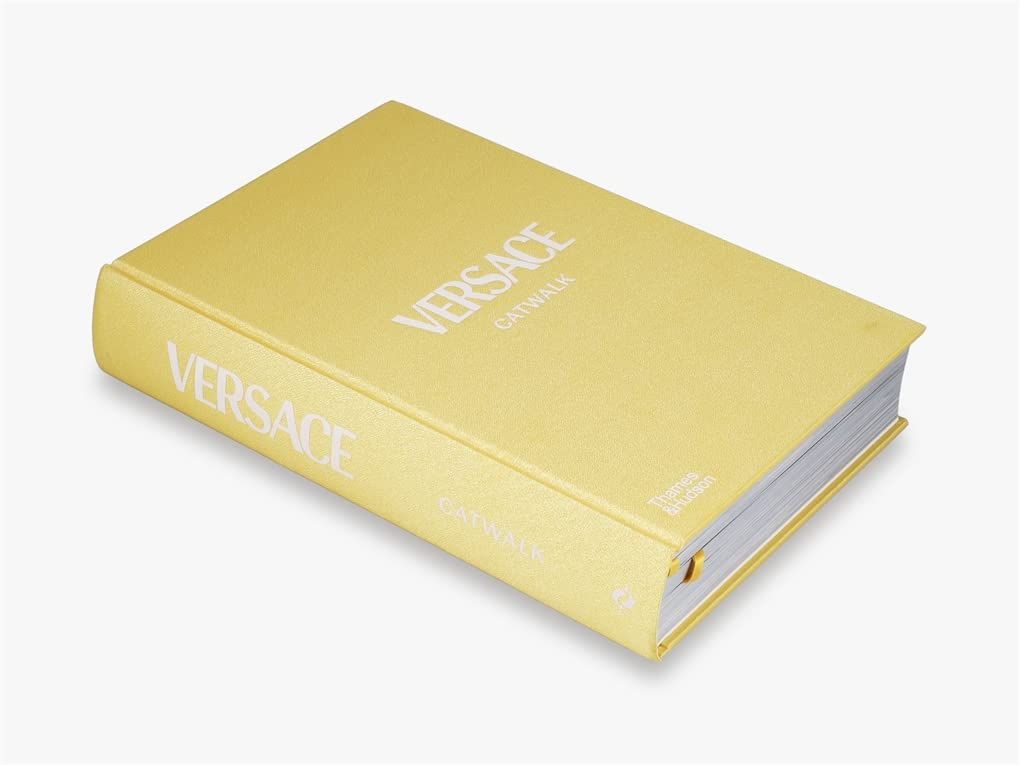  Versace Catwalk : The Complete Collections_Tim Blanks_9780500023808_Thames & Hudson Ltd 