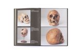  Skulls : Portraits of the Dead and the Stories They Tell 