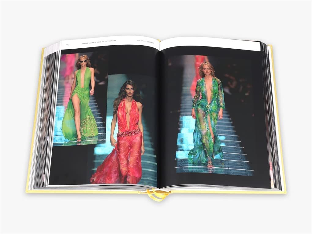  Versace Catwalk : The Complete Collections_Tim Blanks_9780500023808_Thames & Hudson Ltd 