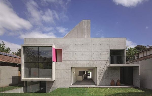 Concrete Houses : The Poetics of Form_Joe Rollo_9781760760410_Thames & Hudson