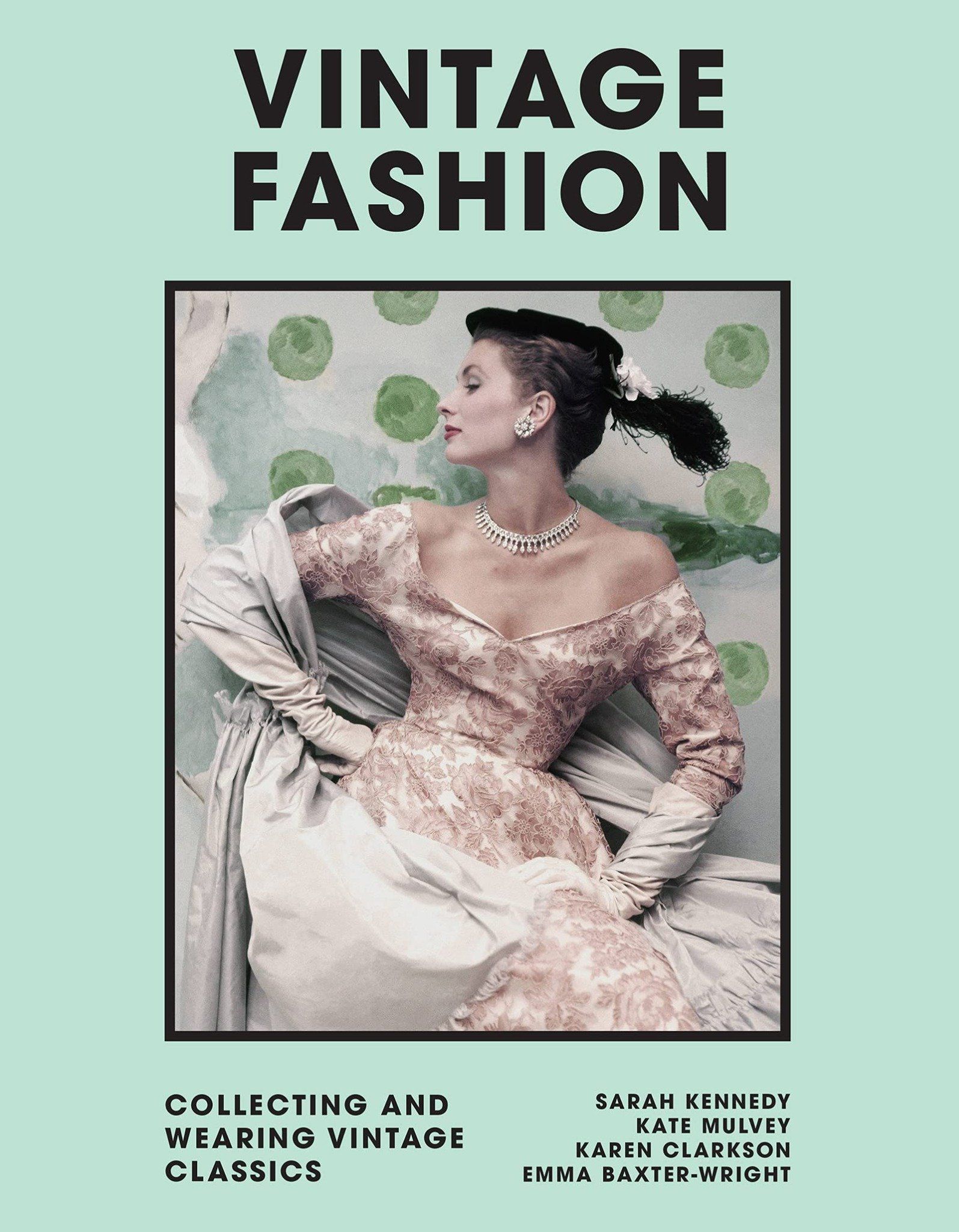  Vintage Fashion : Collecting and wearing designer classics 