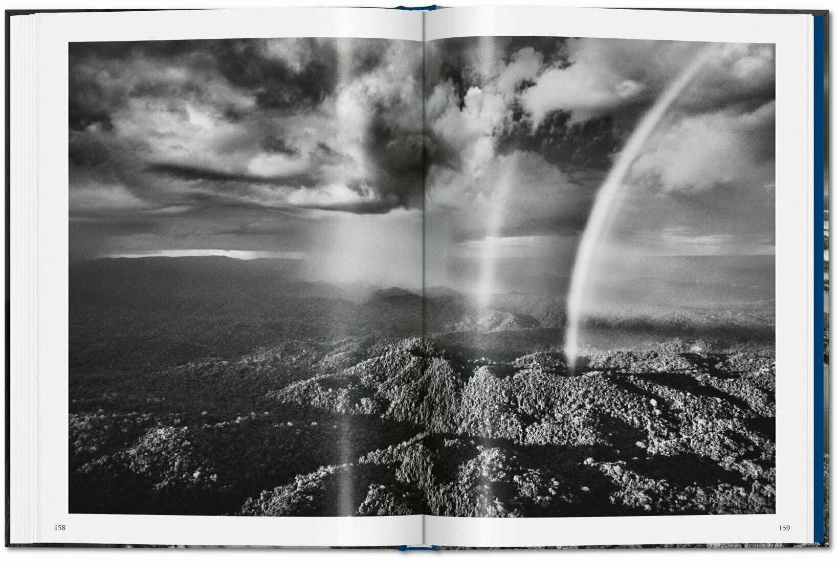  Sebastiao Salgado. Amazonia 