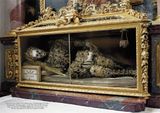  Heavenly Bodies : Cult Treasures & Spectacular Saints from the Catacombs 