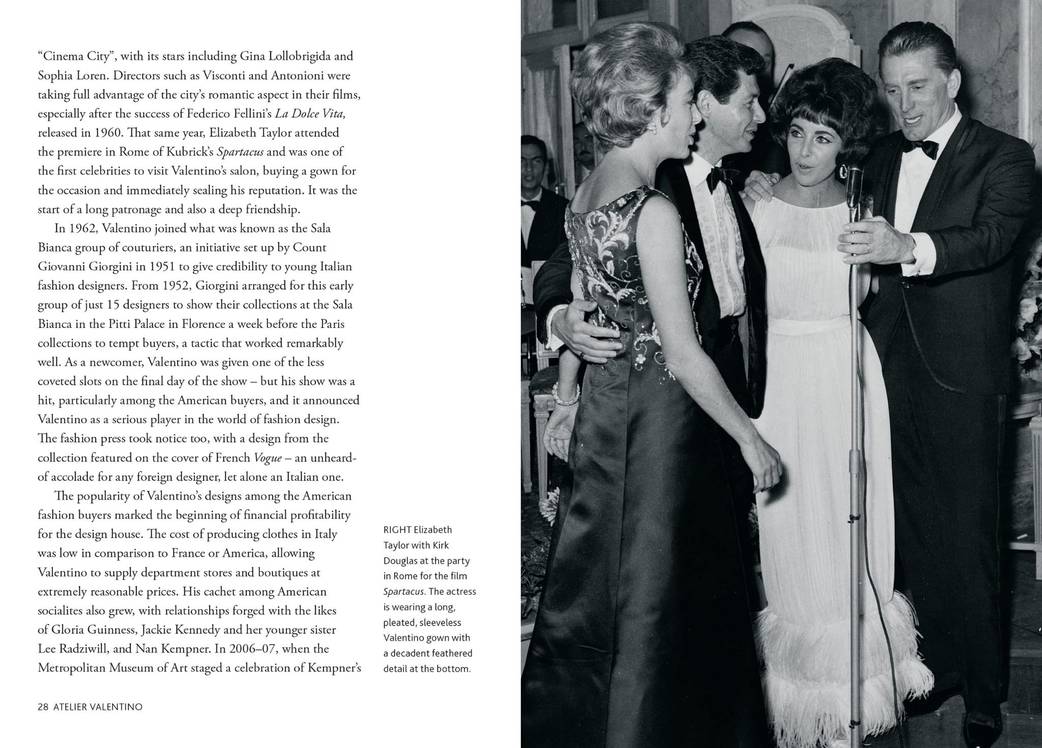  Little Book of Valentino : The story of the iconic fashion house 