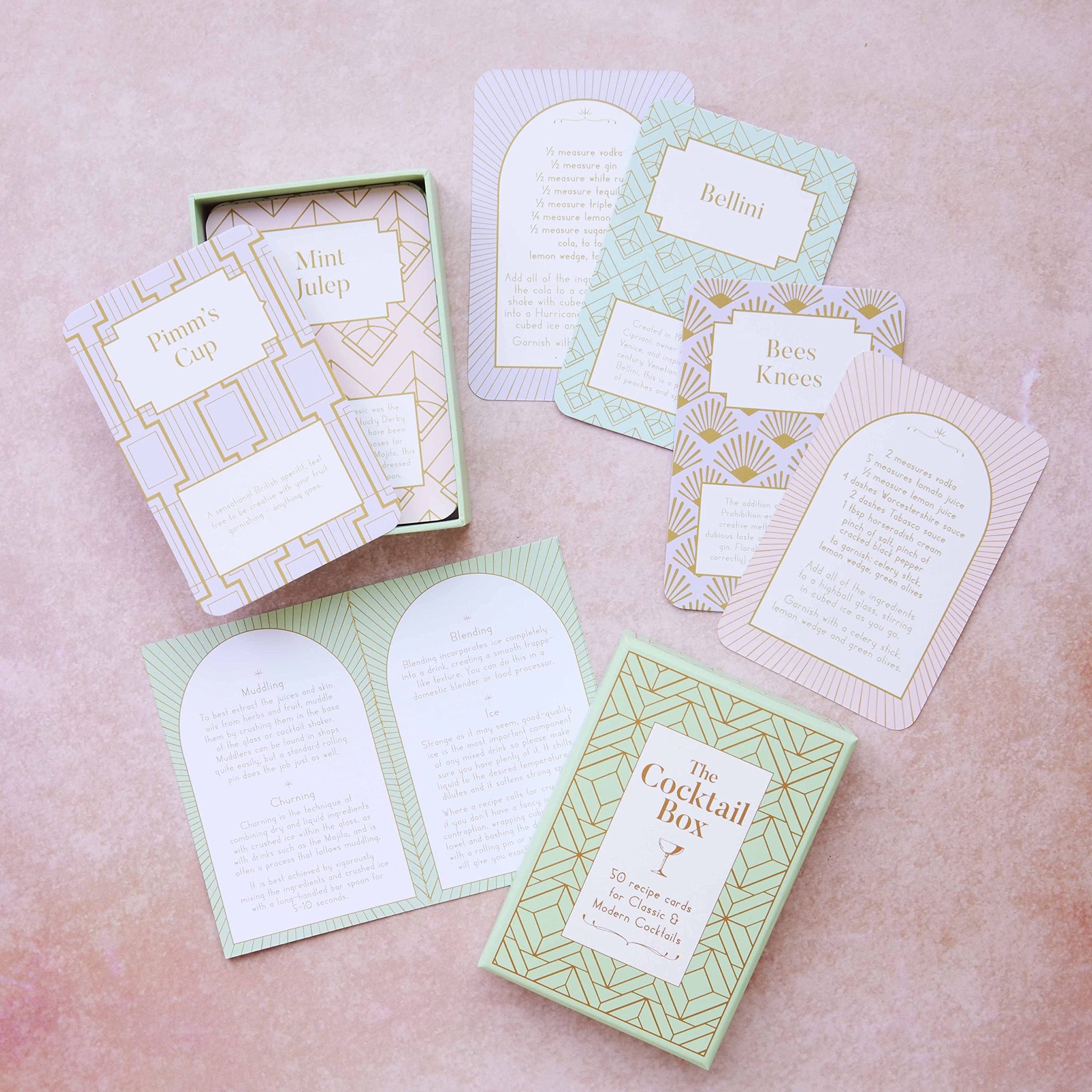  The Cocktail Box : 50 recipes for Classics & Modern 