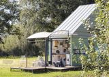  Living In Tiny Homes_Marion Hellweg_9783791387611_Prestel 