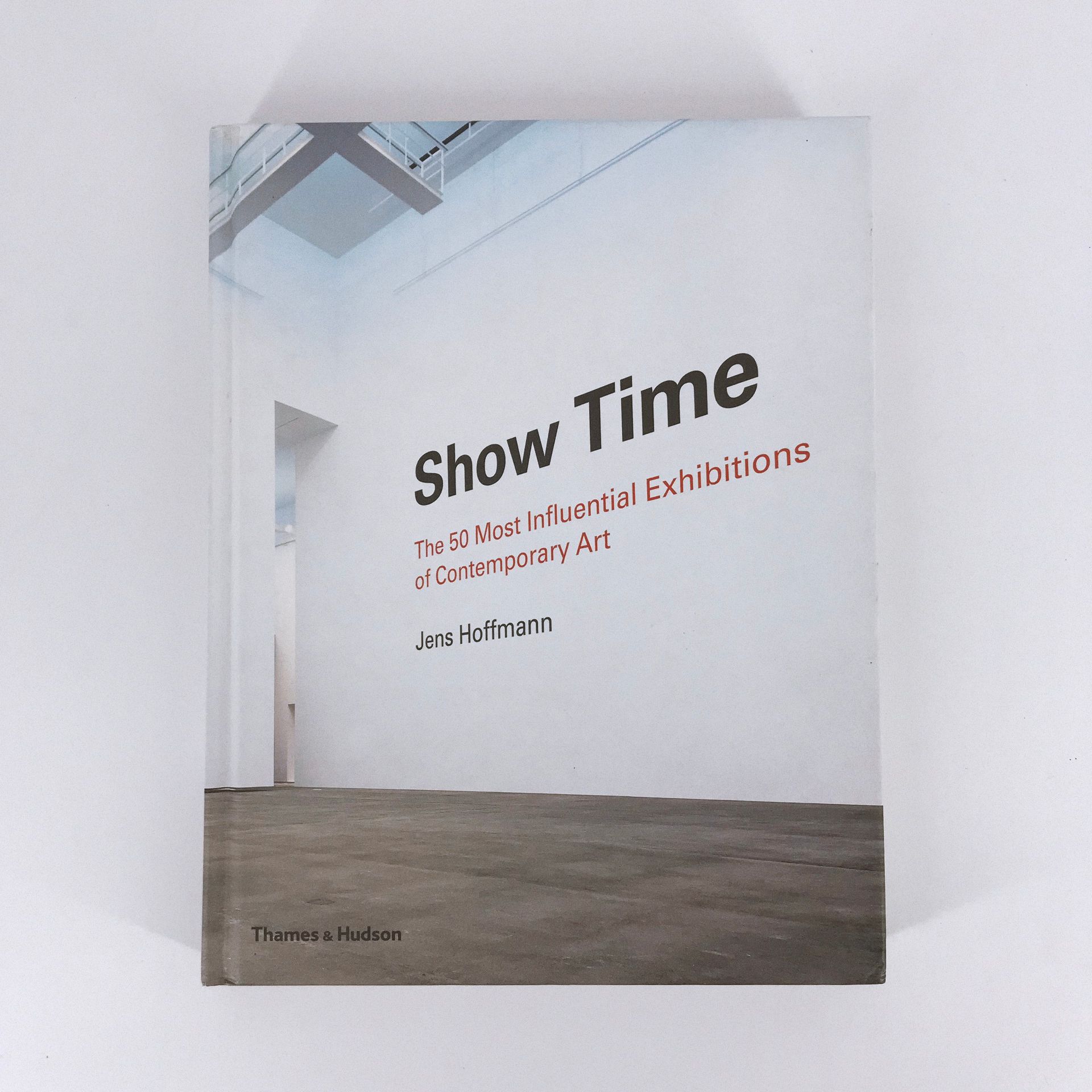  Show Time_Jens Hoffmann_9780500239117_Thames & Hudson Ltd 