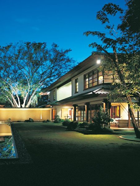 25 Tropical Houses in the Philippines_Elizabeth V. Reyes_9780794608026_ PERIPLUS EDITIONS