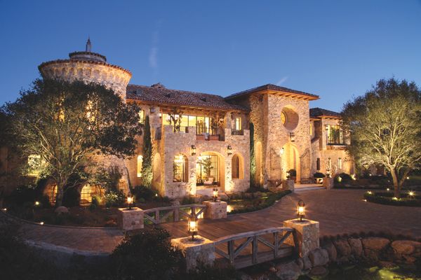 Modern to Classic II_Landry Design Group_9781940743295_Oro Editions