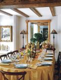  Entertaining Chic!: Modern French Recipes and Table Settings 