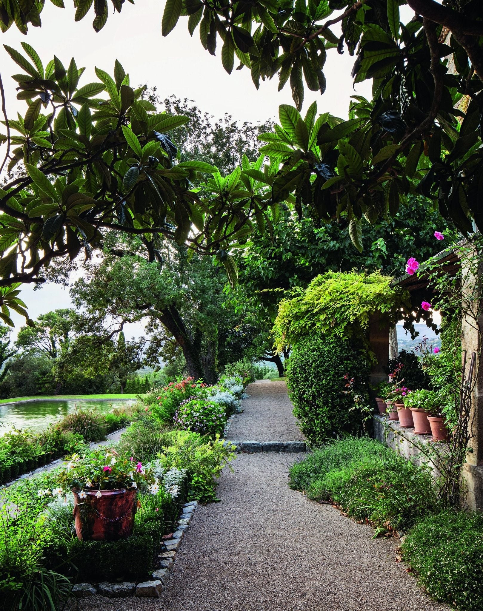  Dior:In Bloom_Jerome Hanover_9782081513488_APD SINGAPORE PTE LTD 