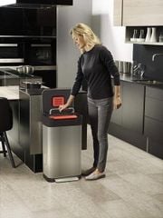 Thùng rác nén rác và khử mùi Joseph Joseph Titan 20l