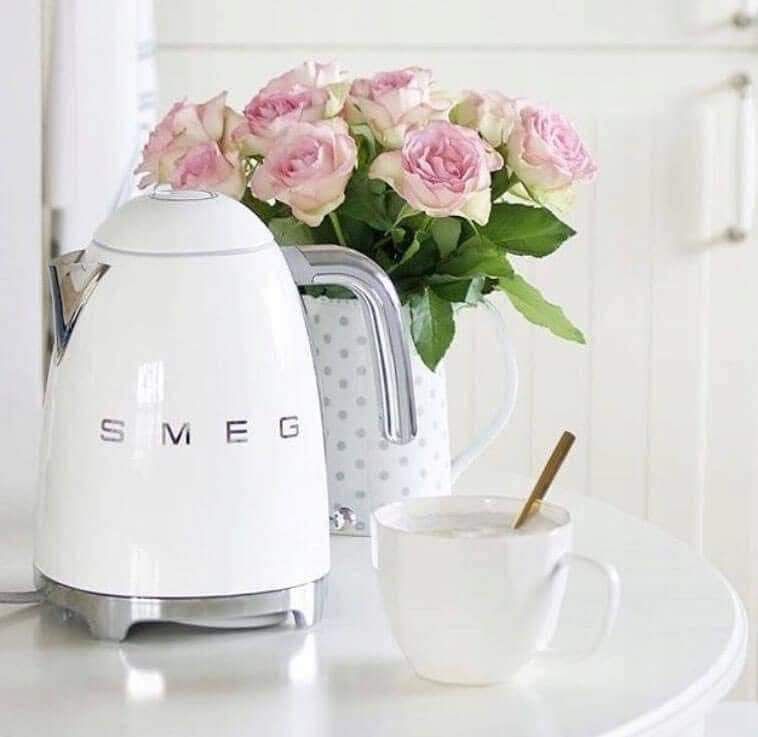 Ấm siêu tốc Smeg KLF03WHEU