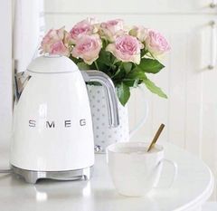 Ấm siêu tốc SMEG KLF03WHMEU màu trắng