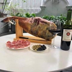 Đùi heo muối nguyên chiếc 4-5kg Jamonprive Paleta Serrana date 11/2022