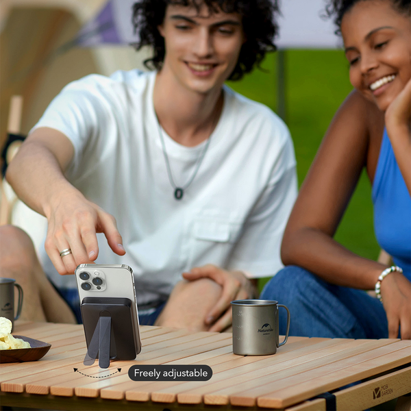 Ví da ESR Magnetic HaloLock GEO tích hợp FindMy kiêm giá đỡ tương thích iPhone 12 trở lên