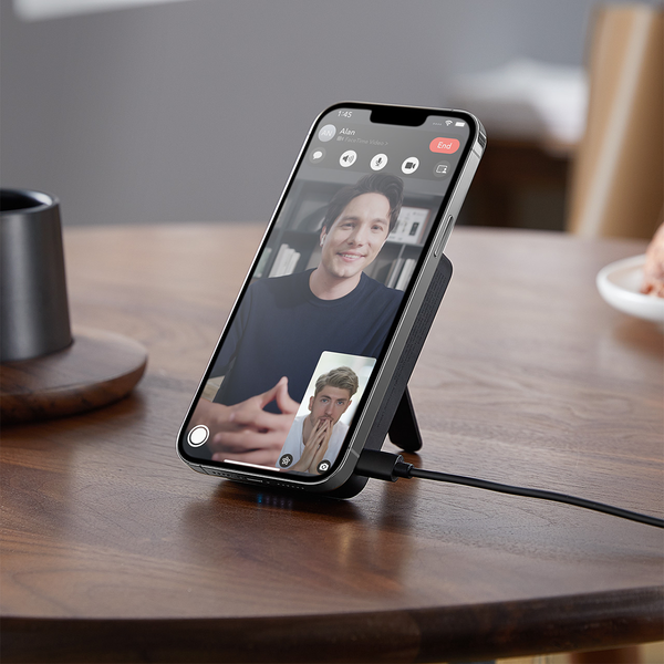 Ví da ESR Magnetic HaloLock GEO tích hợp FindMy kiêm giá đỡ tương thích iPhone 12 trở lên
