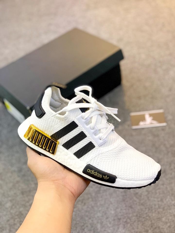  EG5665 - NMD R1 WHITE GOLD METALIC 