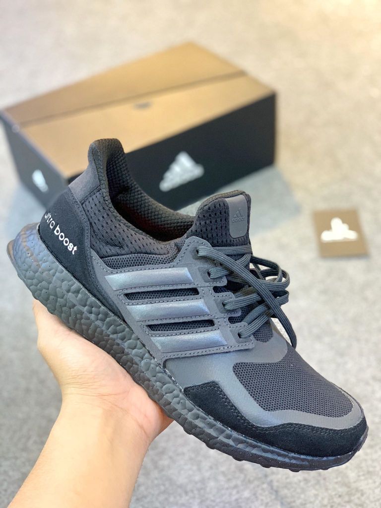  EF1361 - Ultra Boost S&L All Black Carbon 