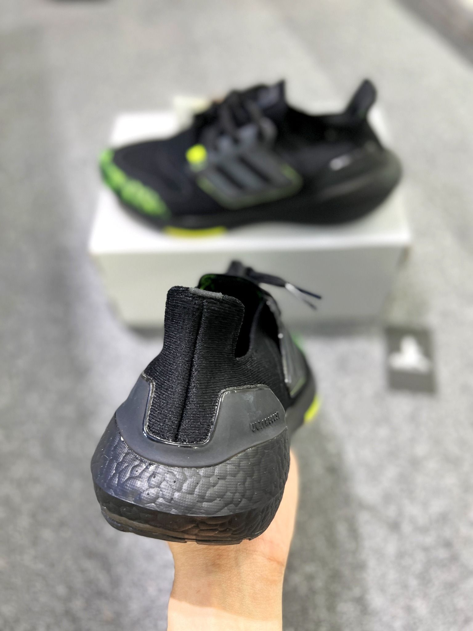  GX5915 Ultraboost 22 Black Solar Yellow 