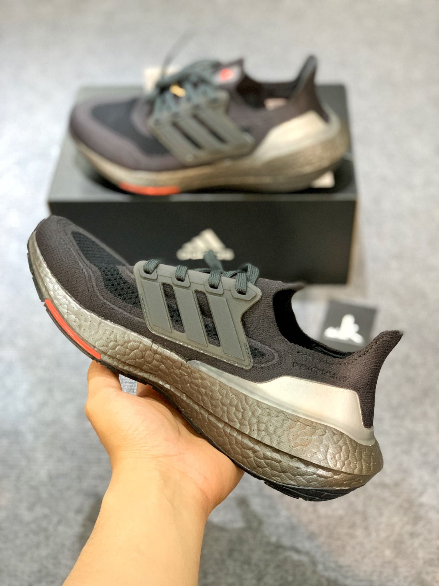  FY3952 Ultraboost 21 Carbon Solar Red 