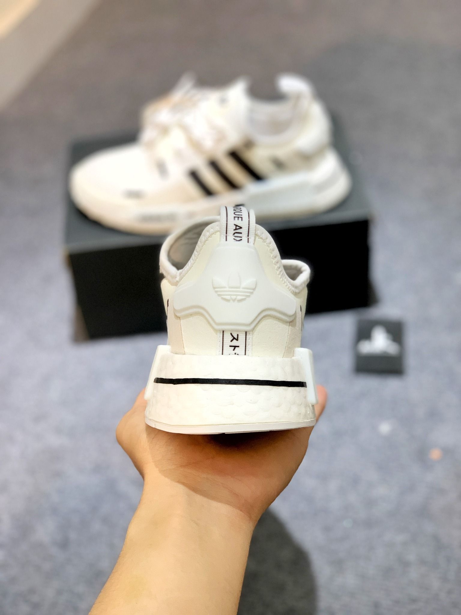  GZ7947 NMD R1 White Carbon 