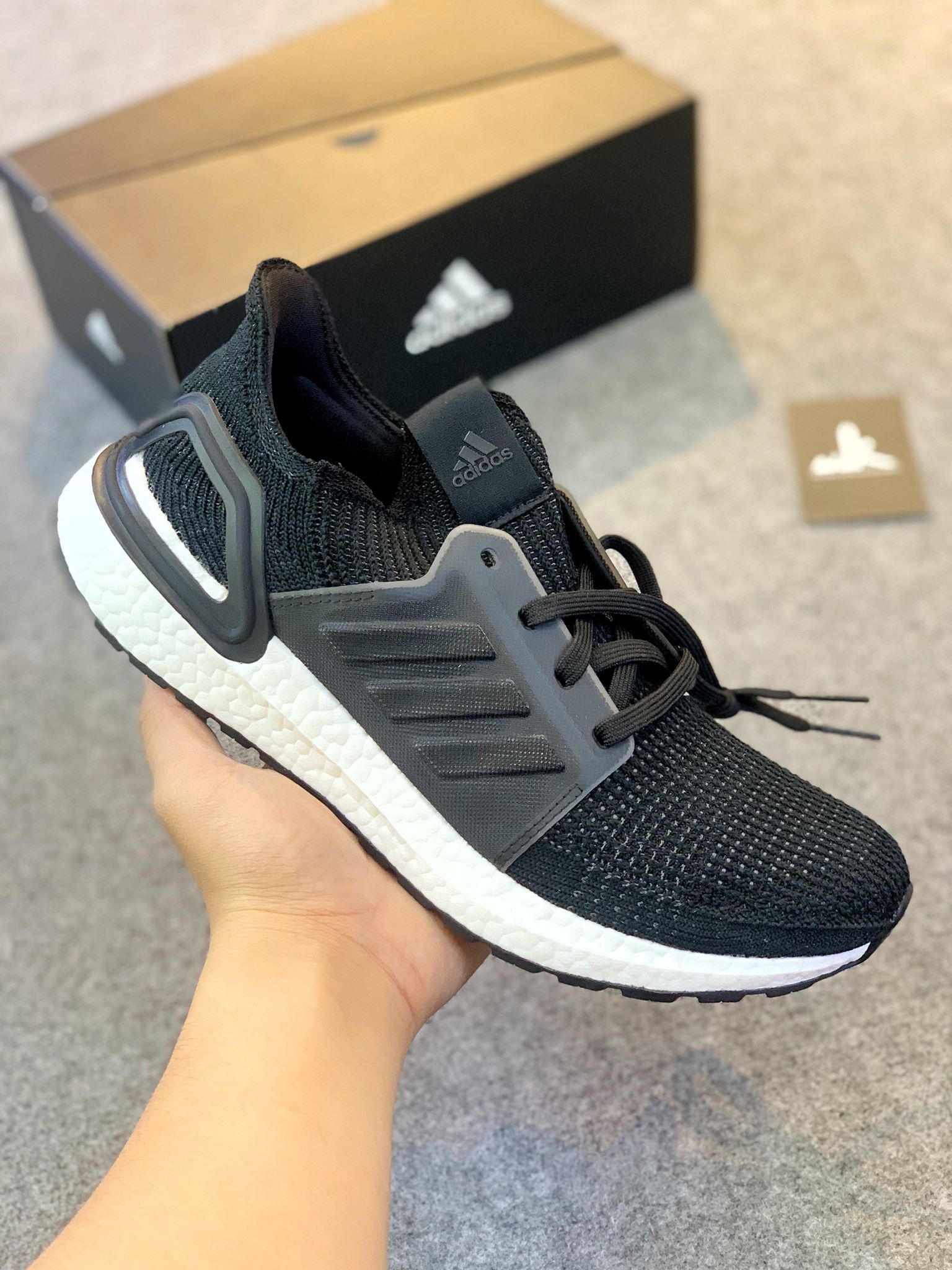  G54009 - Ultraboost 19  Core Black 