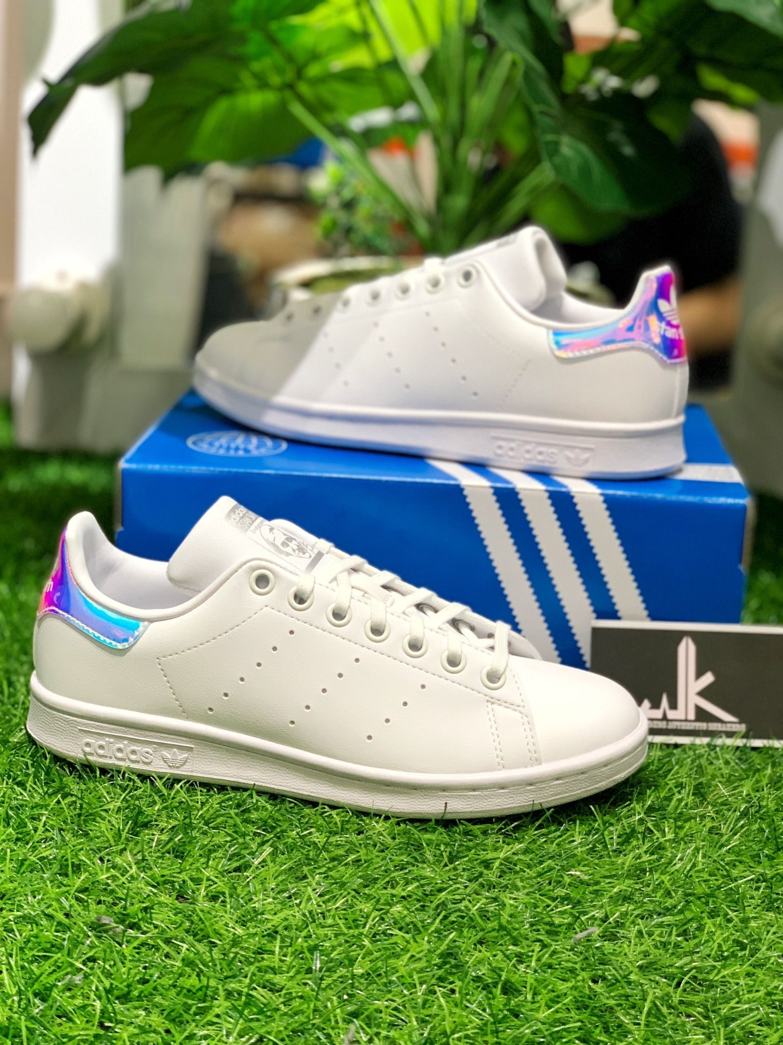 Stan smith màu clearance hologram