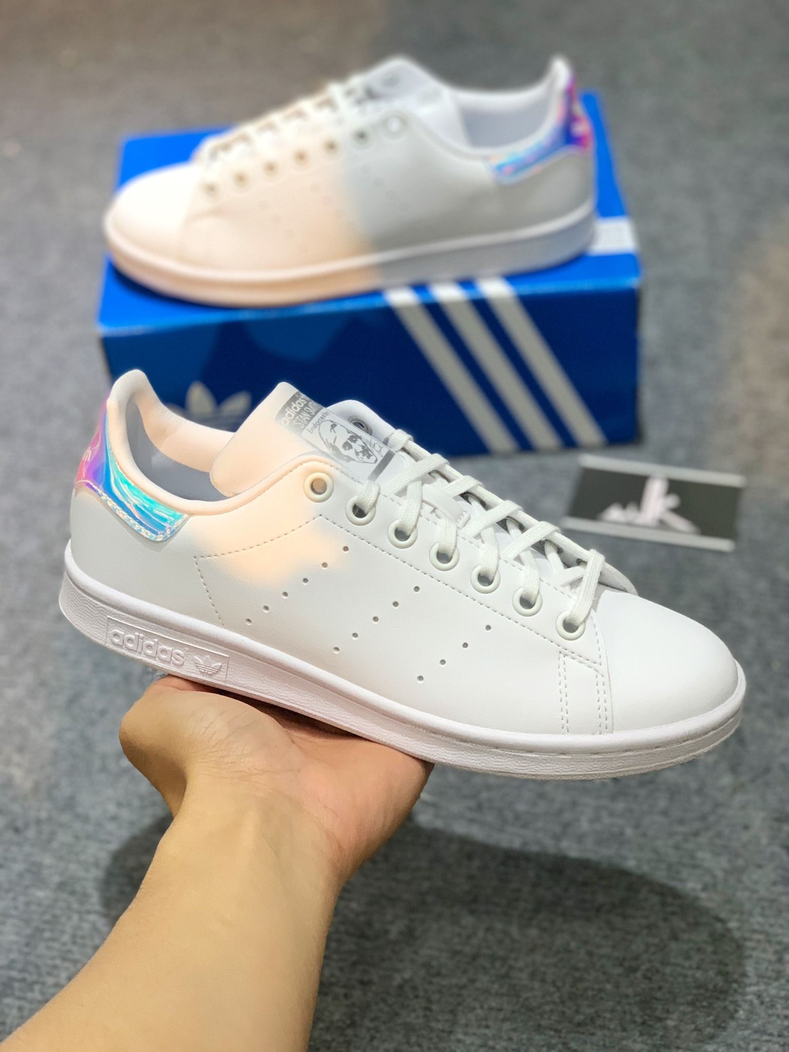 Stan smith top màu hologram