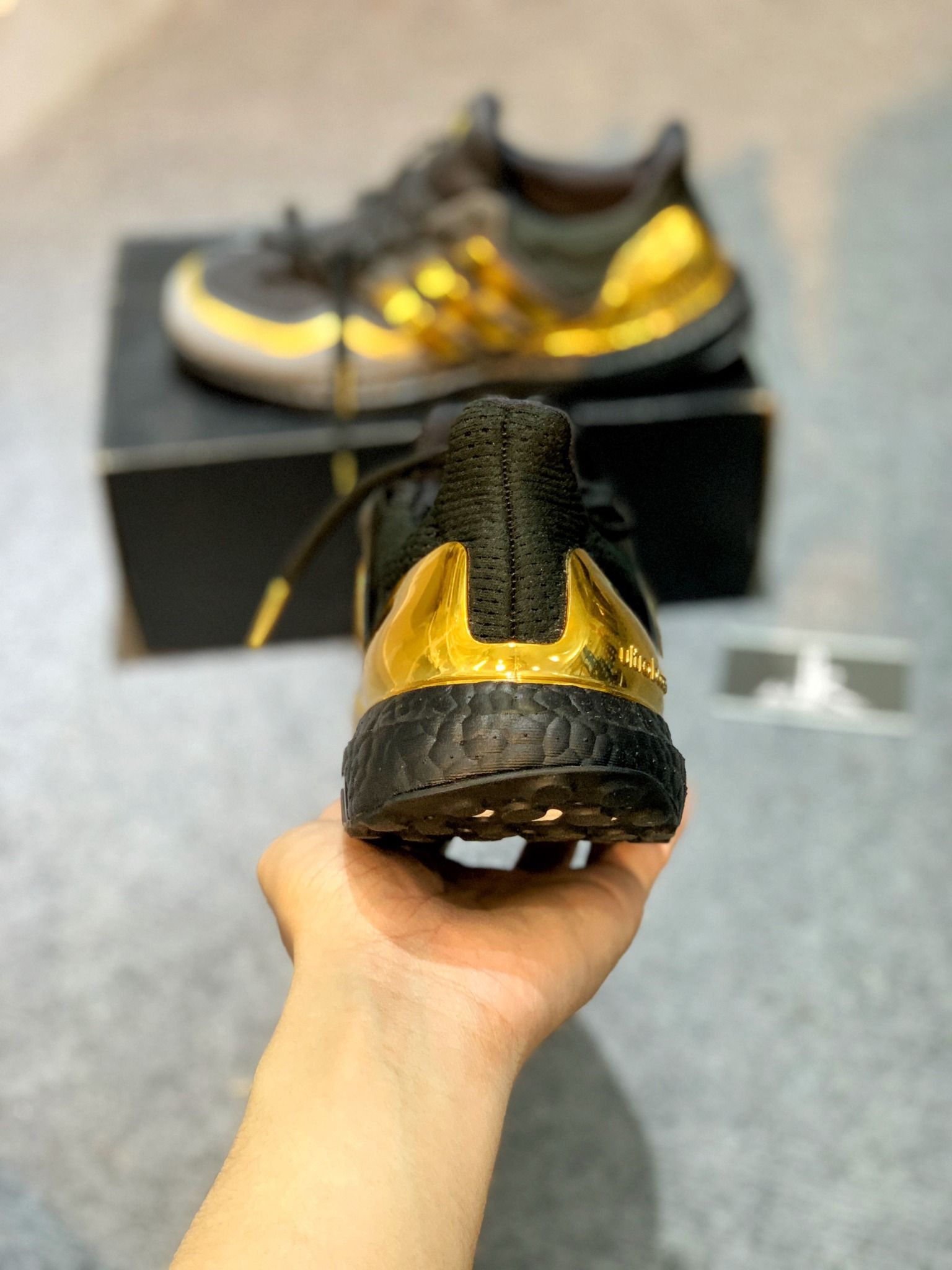  EG8102 Ultraboost MTL Metallic Gold 