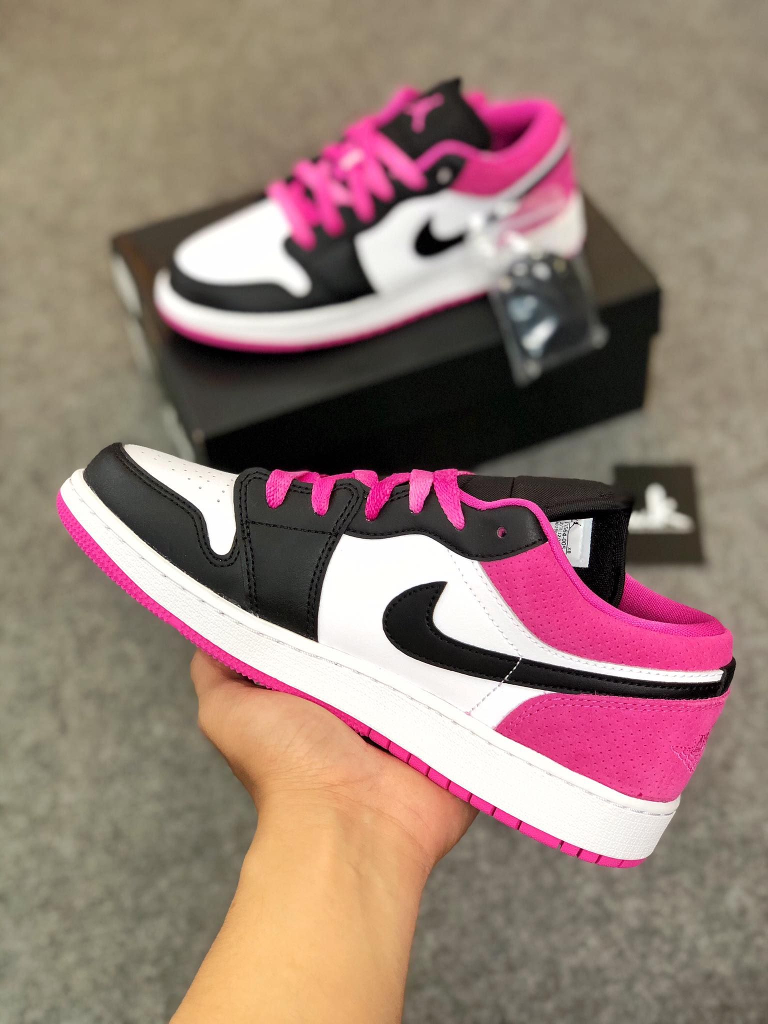  CK3022-005 Jordan 1 Low Black Active Fuchsia 