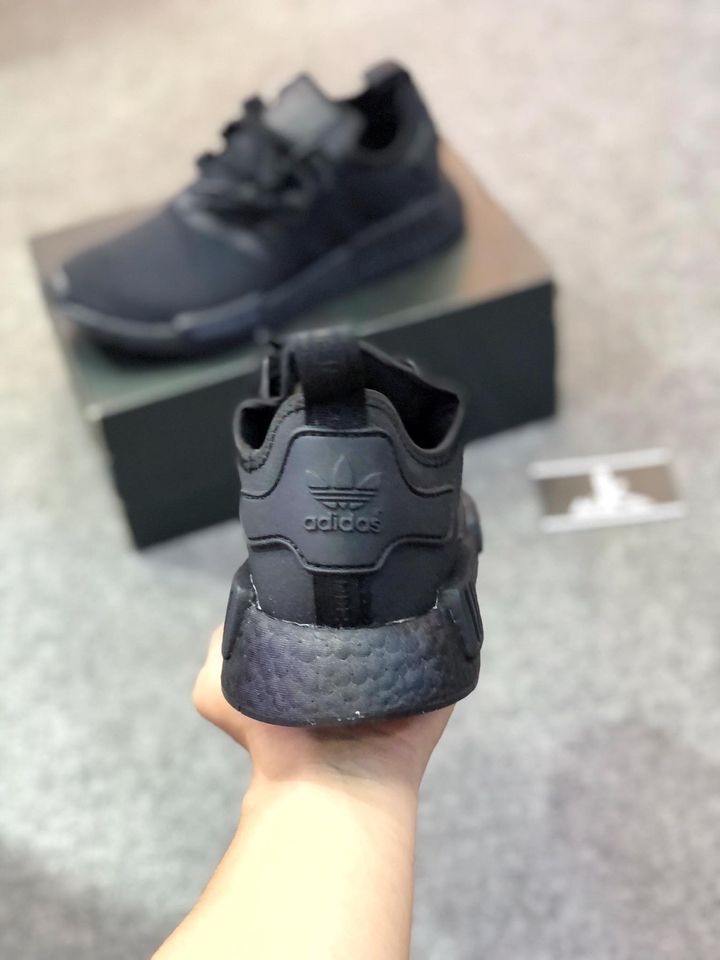  FV9015 - NMD R1 Triple Black 