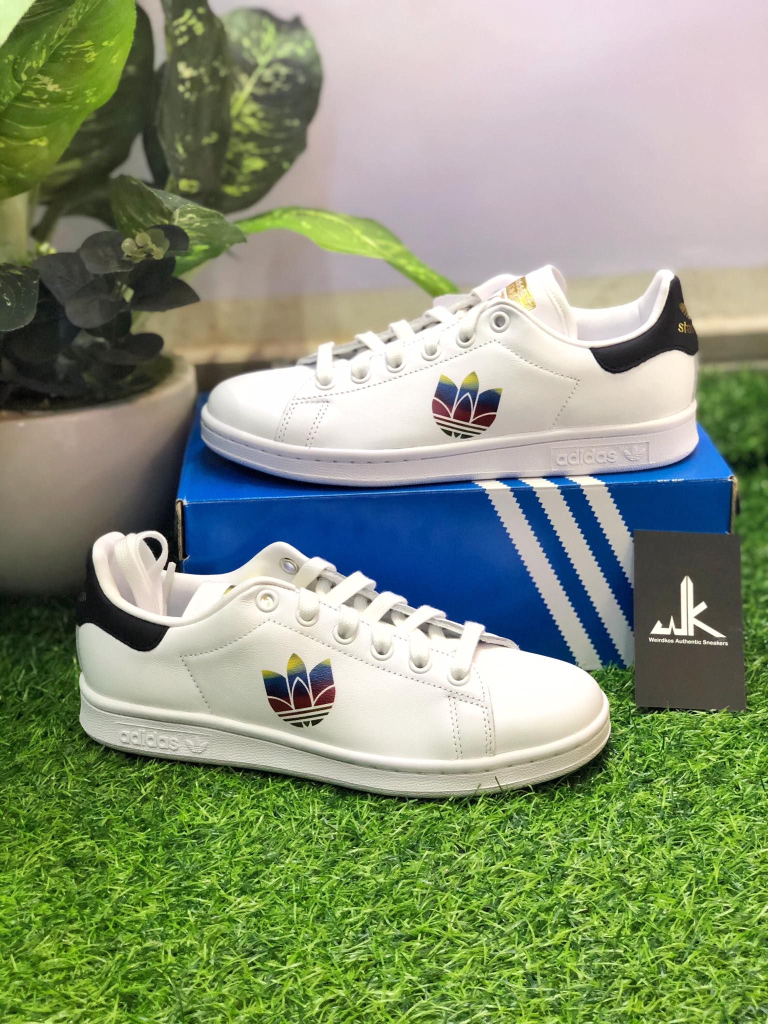 Stan smith trefoil best sale white