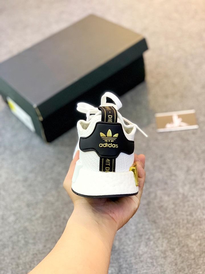  EG5665 - NMD R1 WHITE GOLD METALIC 