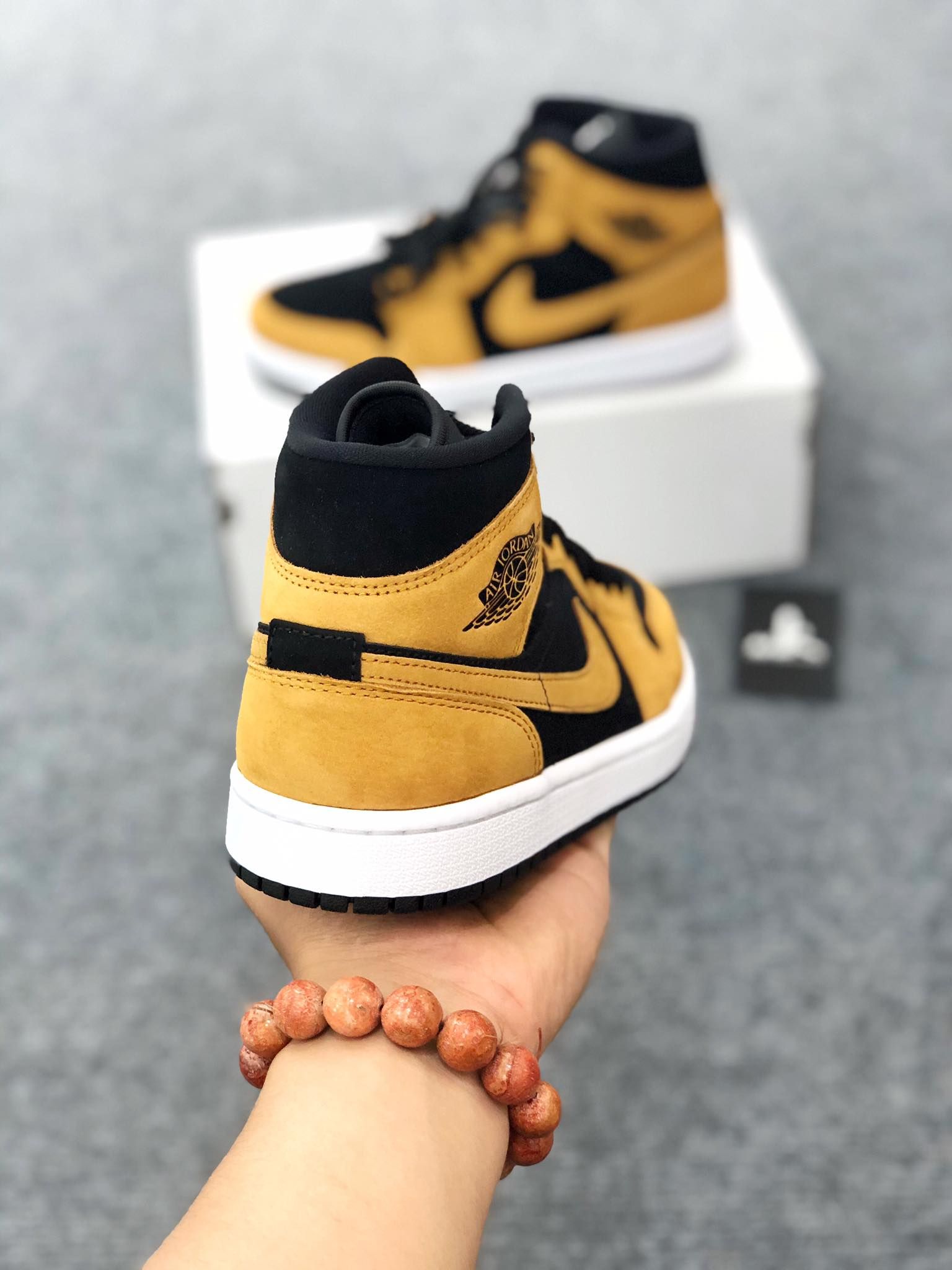  DB5453-700 Jordan 1 Mid Desert Ochre 