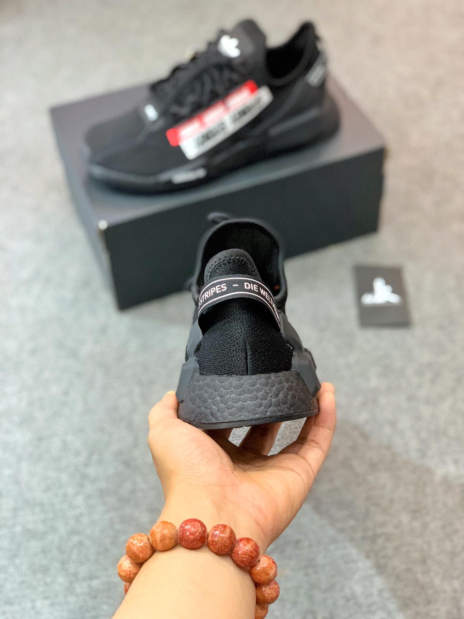  H01589 NMD_R1 V2 Black Red 