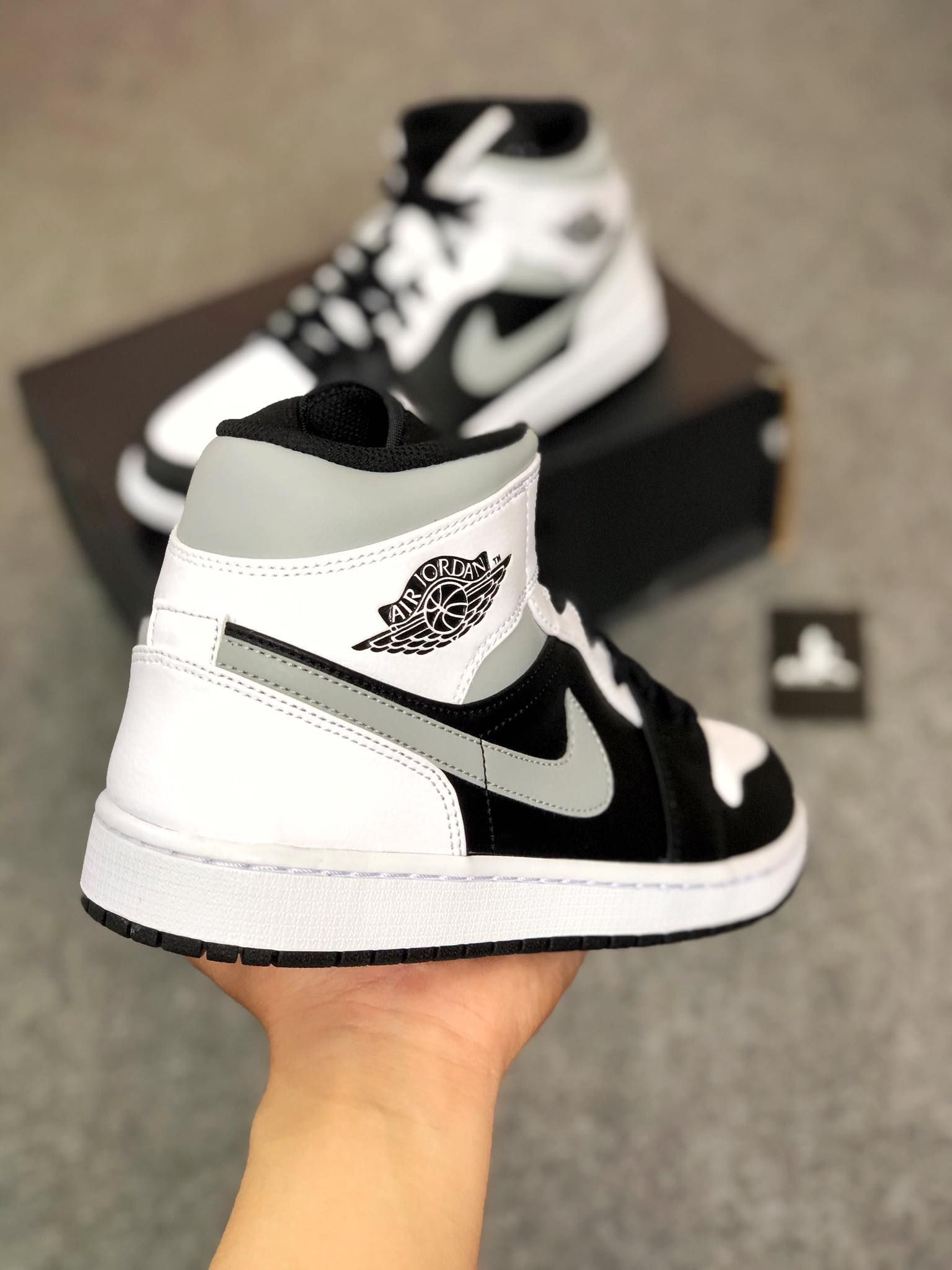  554724-073 Jordan 1 Mid White Shadow 