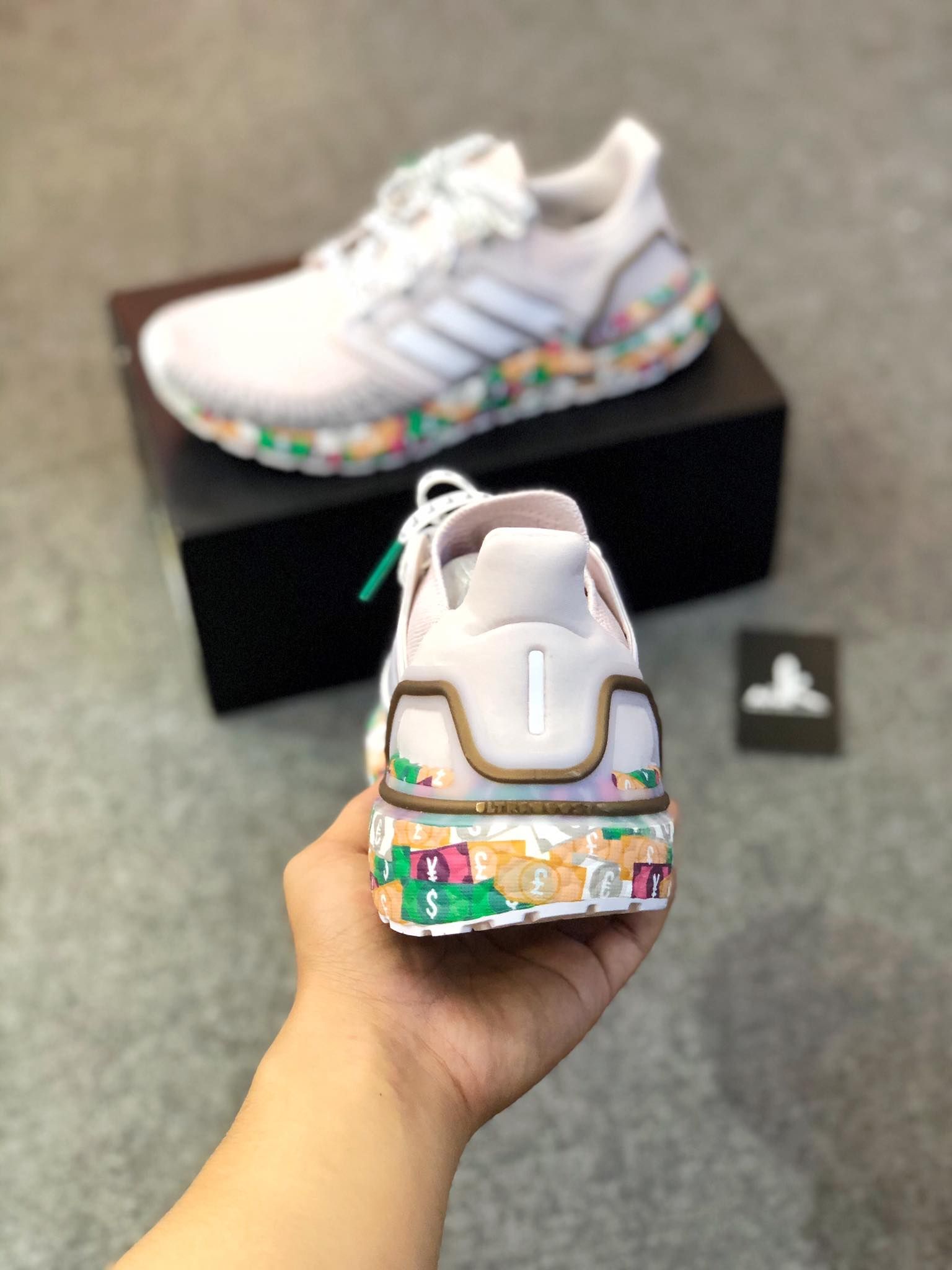  FX8890 Ultraboost 20 Global Currency 