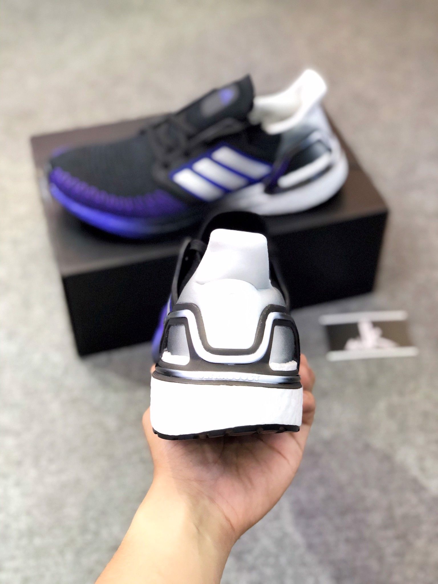  FV0033 - Ultraboost 2020 5th Anniversary 