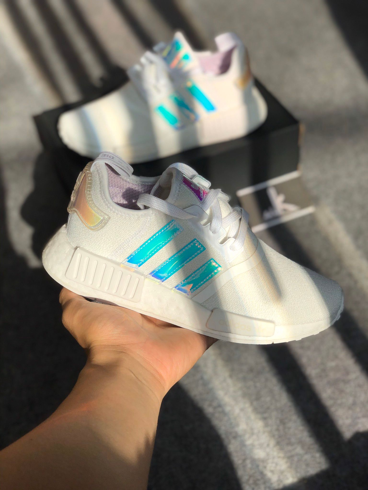  FY1263 - NMD R1 Hologram 